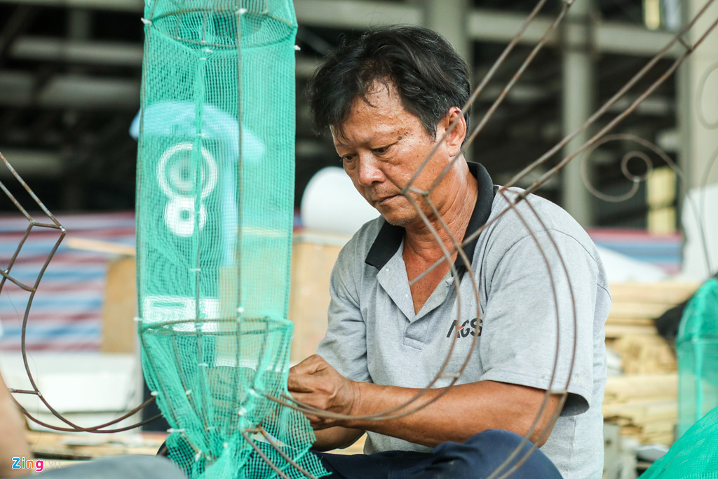 ben trong xuong thi cong duong hoa nguyen hue o sa dec