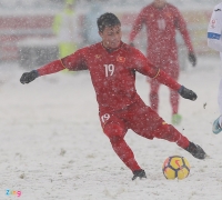 tuyen thu u23 viet nam quang hai va mon qua y nghia tang me