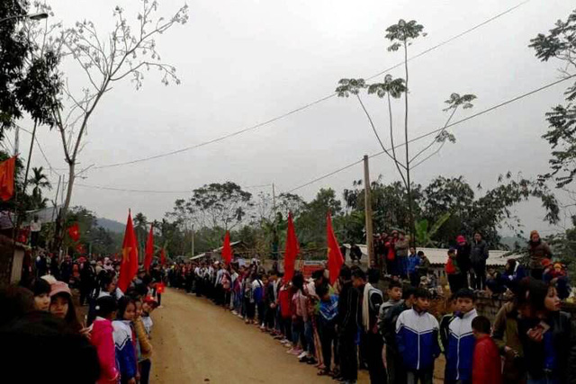thu mon bui tien dung ngay truoc di da giai ve van len nuong len ray