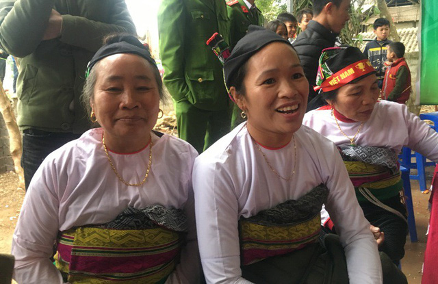 thu mon bui tien dung ngay truoc di da giai ve van len nuong len ray