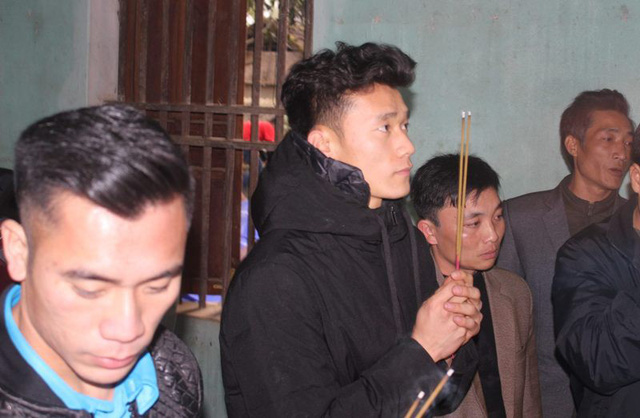 thu mon bui tien dung ngay truoc di da giai ve van len nuong len ray