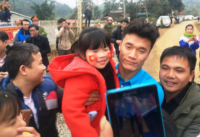 thu mon bui tien dung ngay truoc di da giai ve van len nuong len ray