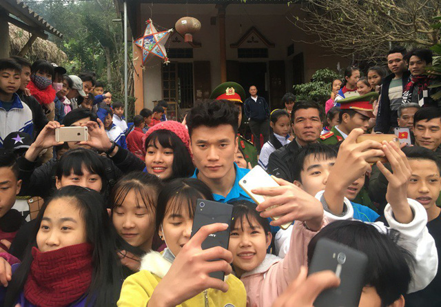 thu mon bui tien dung ngay truoc di da giai ve van len nuong len ray
