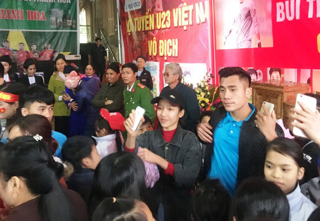 thu mon bui tien dung ngay truoc di da giai ve van len nuong len ray