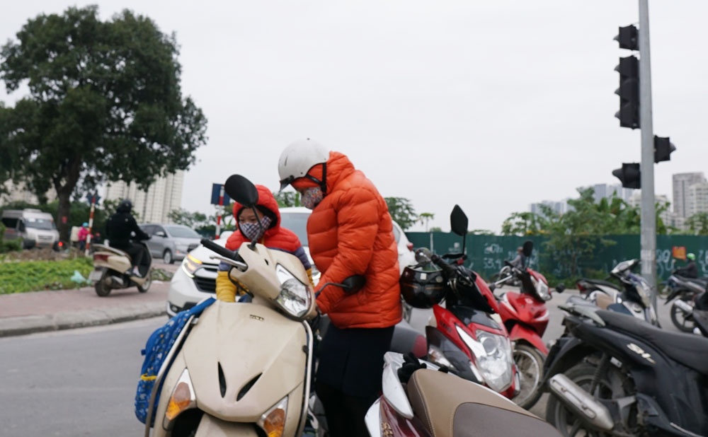 nguoi dan tiep tuc di nguoc chieu khien giao thong hon loan trong nhung ngay dau nam