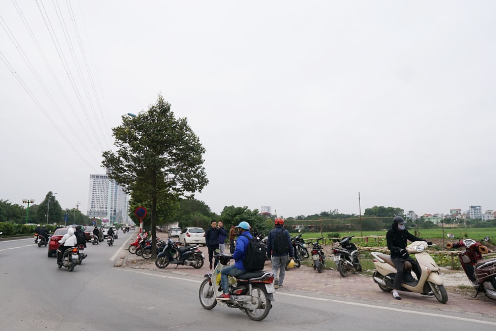 nguoi dan tiep tuc di nguoc chieu khien giao thong hon loan trong nhung ngay dau nam