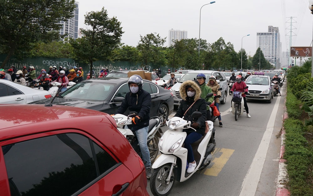 nguoi dan tiep tuc di nguoc chieu khien giao thong hon loan trong nhung ngay dau nam