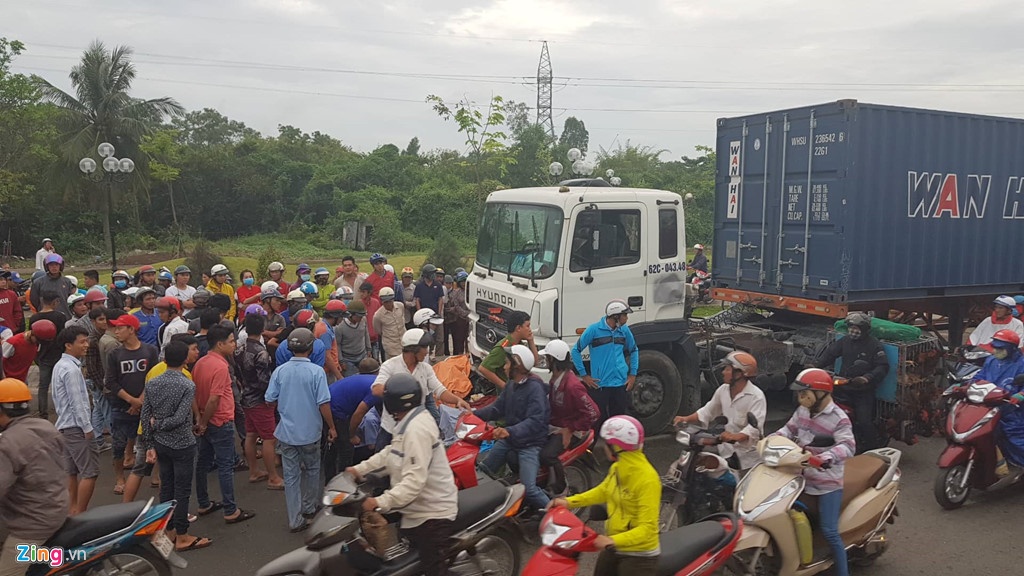 vu container gay tai nan o ben luc giao thong hon hop nhieu nguy co nhung kho phan lan