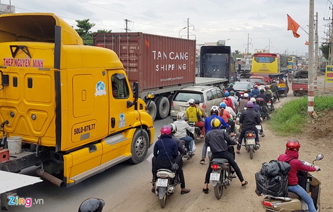 toan canh vu container gay tai nan o ben luc tieng chuong canh bao hung than