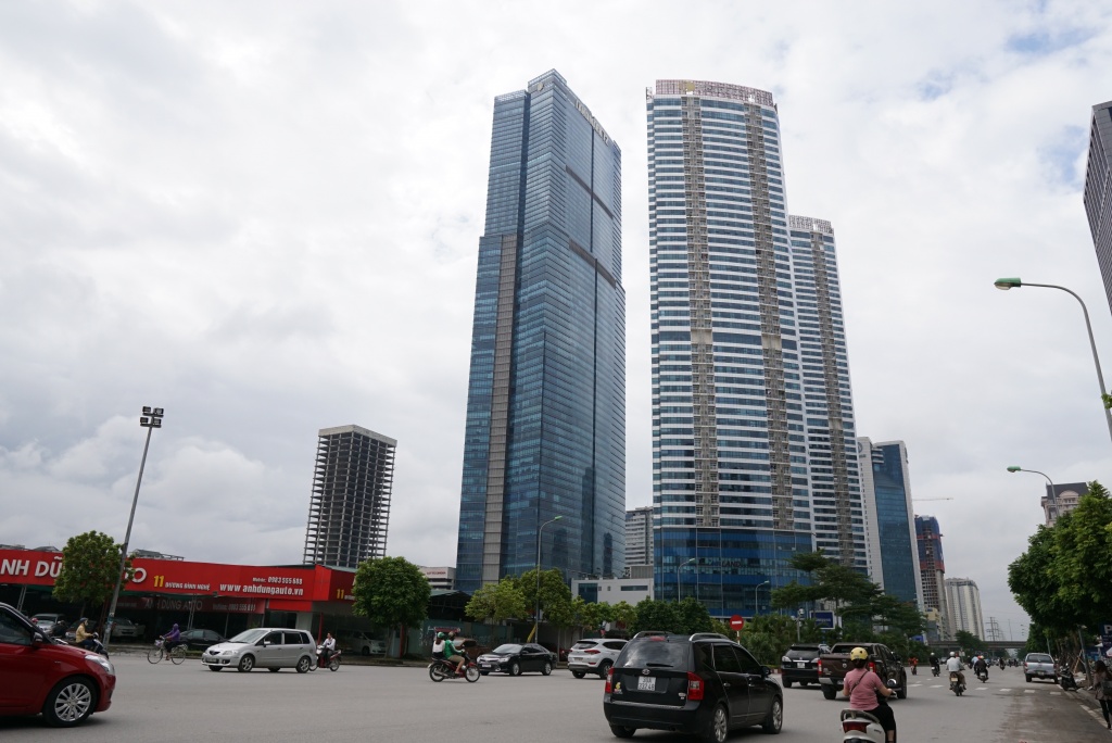 Hà Nội chìm trong sương mù giữa trưa, nhiều tòa nhà 'mất nóc' ha noi chim trong suong mu giua trua nhieu toa nha mat noc
