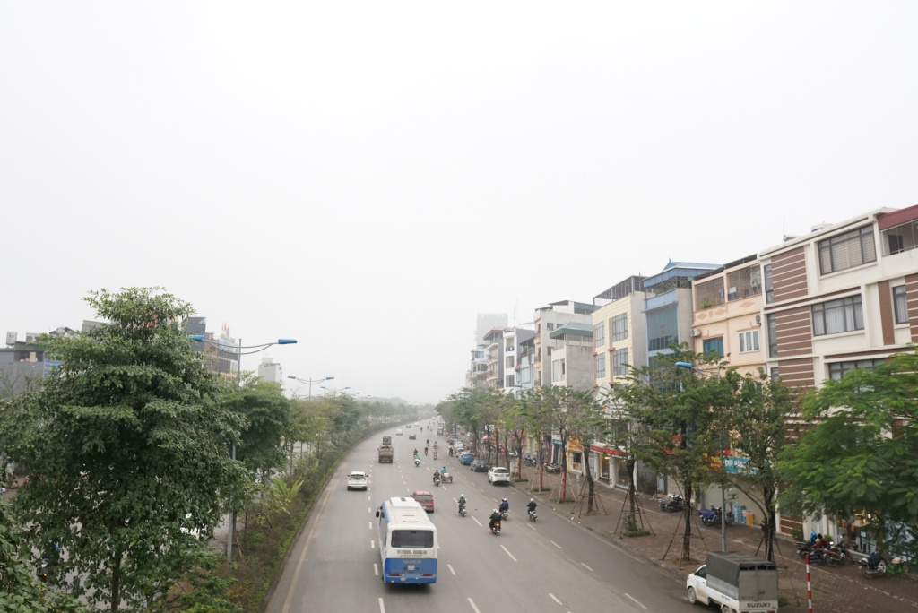 Hà Nội chìm trong sương mù giữa trưa, nhiều tòa nhà 'mất nóc' ha noi chim trong suong mu giua trua nhieu toa nha mat noc