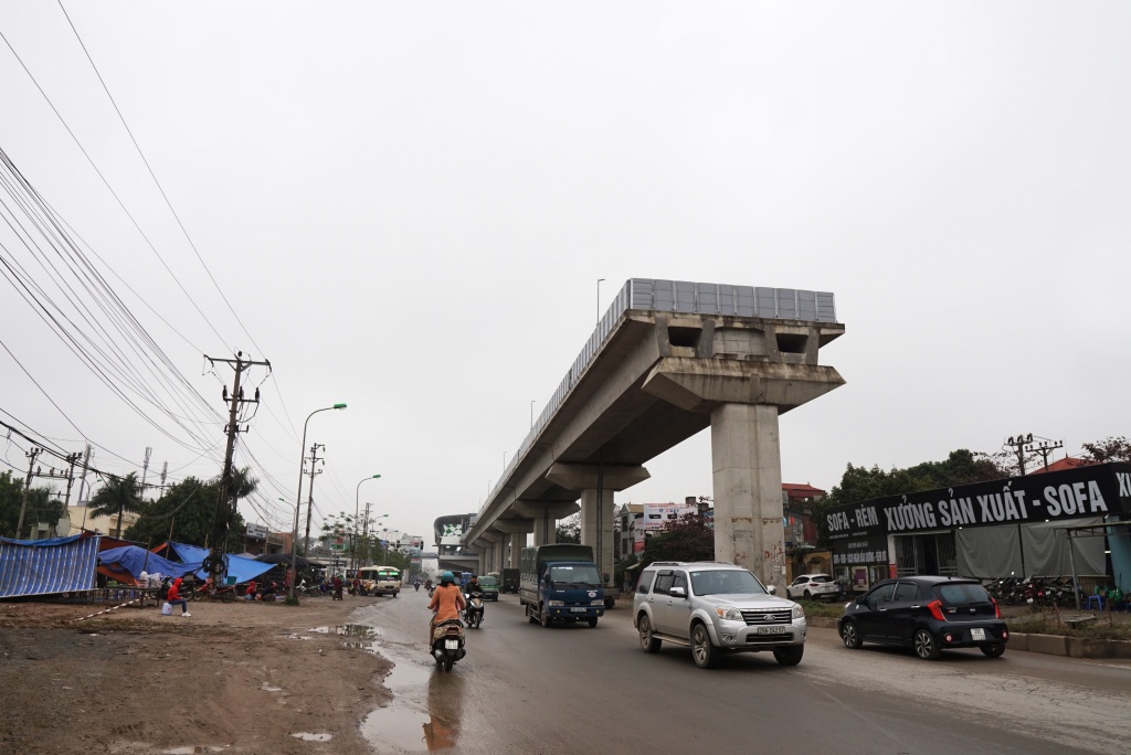 Vẫn ngổn ngang, nhếch nhác: Đường sắt Cát Linh - Hà Đông có kịp khai thác dịp Tết Âm lịch? van ngon ngang nhech nhac duong sat cat linh ha dong co kip khai thac dip tet am lich