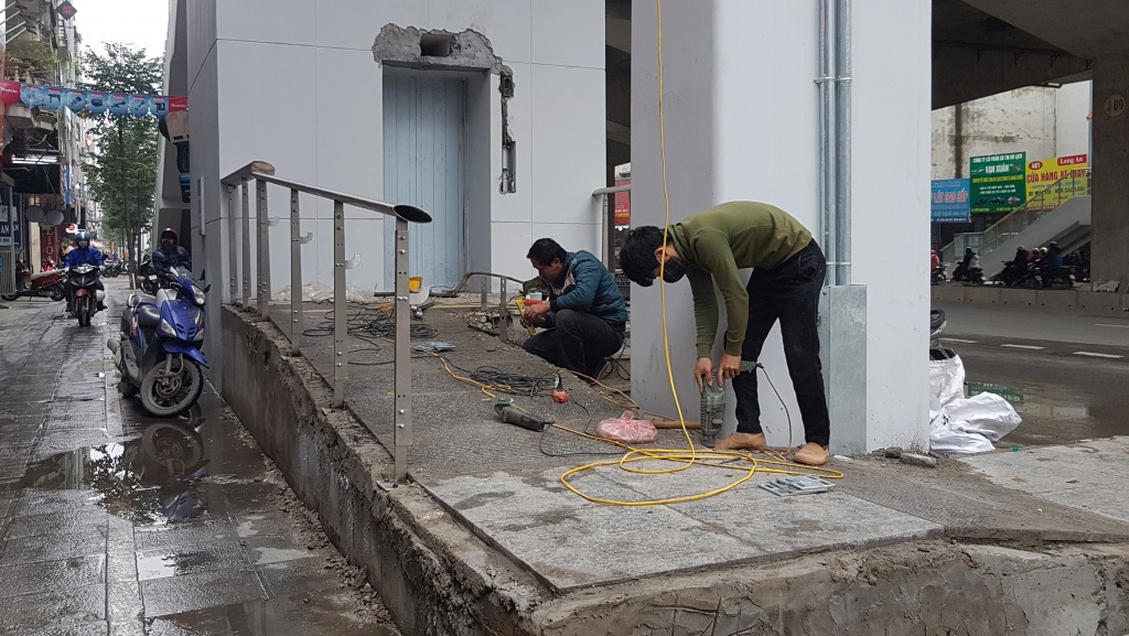 Vẫn ngổn ngang, nhếch nhác: Đường sắt Cát Linh - Hà Đông có kịp khai thác dịp Tết Âm lịch? van ngon ngang nhech nhac duong sat cat linh ha dong co kip khai thac dip tet am lich