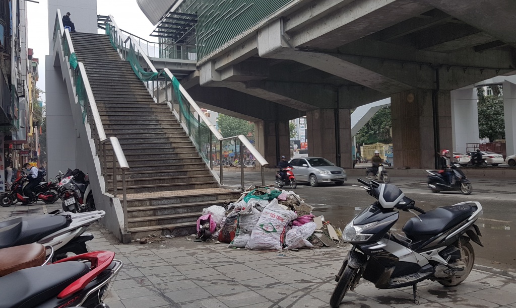 Vẫn ngổn ngang, nhếch nhác: Đường sắt Cát Linh - Hà Đông có kịp khai thác dịp Tết Âm lịch? van ngon ngang nhech nhac duong sat cat linh ha dong co kip khai thac dip tet am lich