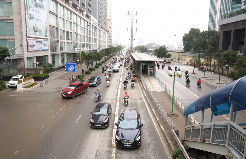 Ai xử lí được cả ngàn phương tiện lấn làn buýt nhanh BRT mỗi ngày? ai xu li duoc ca ngan phuong tien lan lan buyt nhanh brt moi ngay