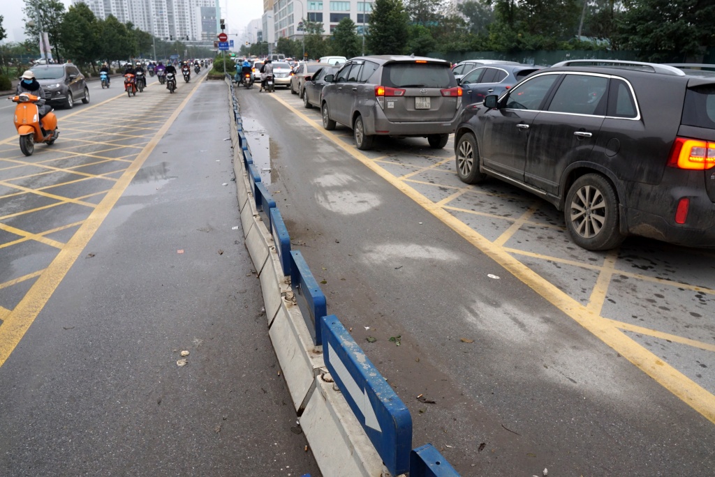 Ai xử lí được cả ngàn phương tiện lấn làn buýt nhanh BRT mỗi ngày? ai xu li duoc ca ngan phuong tien lan lan buyt nhanh brt moi ngay