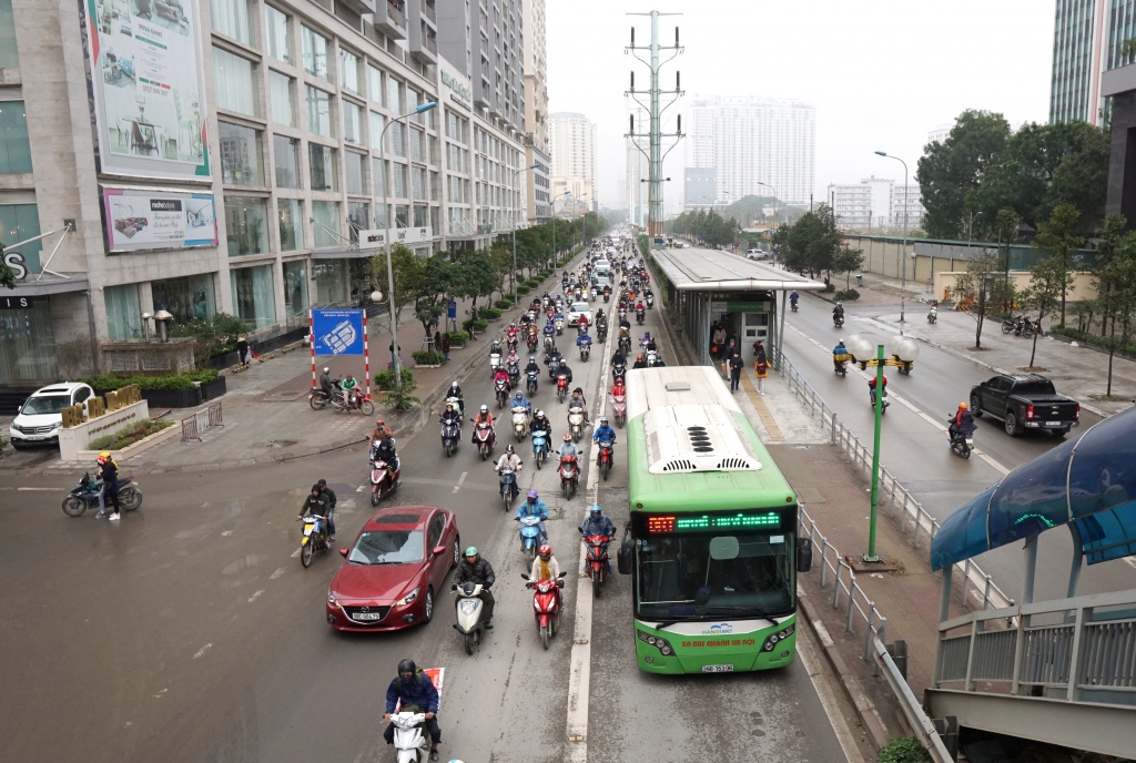 Ai xử lí được cả ngàn phương tiện lấn làn buýt nhanh BRT mỗi ngày? ai xu li duoc ca ngan phuong tien lan lan buyt nhanh brt moi ngay