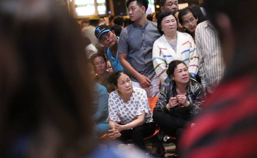 san bay tan son nhat chat cung vi 10 nguoi don 1 ve que an tet