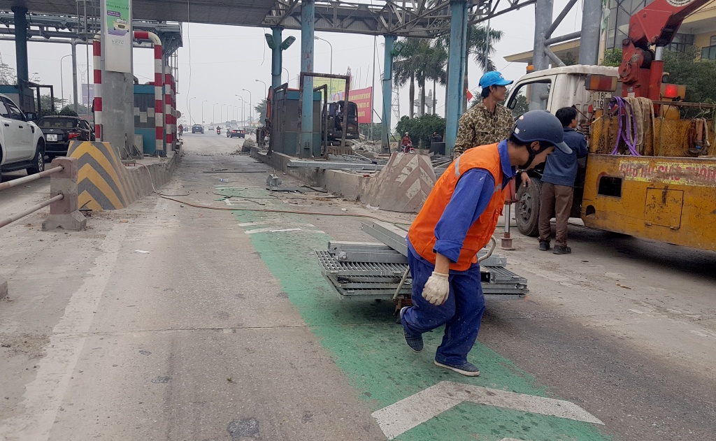 Cảnh dỡ trạm BOT Tân Đệ ở Vũ Thư, Thái Bình canh do tram bot tan de o vu thu thai binh