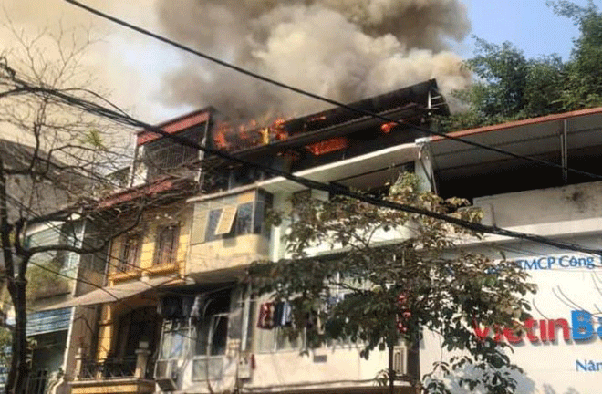 ha noi dang chay lon tren pho hang non nghi do dot vang ma
