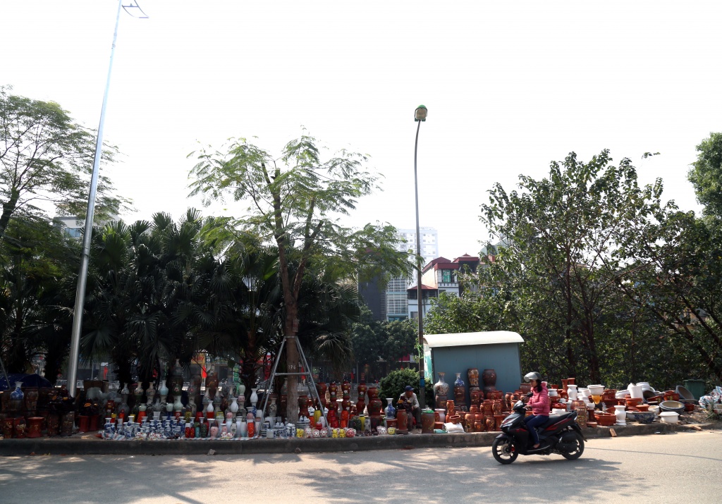 hang tet chiem het via he ha noi duoi nguoi di bo xuong long duong