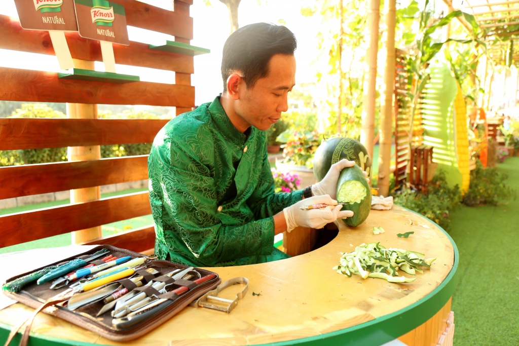 rau cu trang tri tren duong hoa pho nha giau