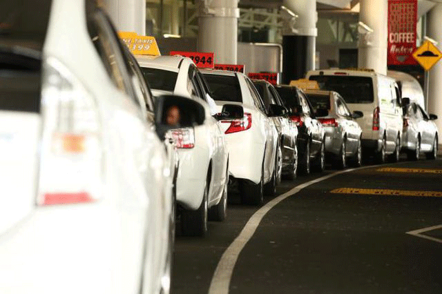Lên nhầm 'taxi chặt chém', phải trả gần 15 triệu đồng cho quãng đường 500m len nham taxi chat chem phai tra gan 15 trieu dong cho quang duong 500m