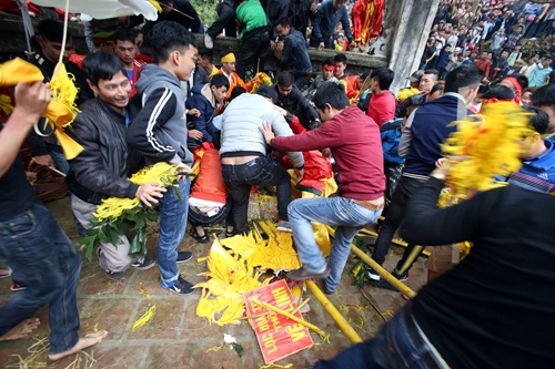 ha noi chan chinh viec phat loc son sua di tich