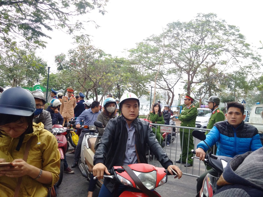 Hà Nội bắt đầu thực hiện cưỡng chế di dời bến thủy hồ Tây ha noi tien hanh cuong che di doi ben thuy ho tay