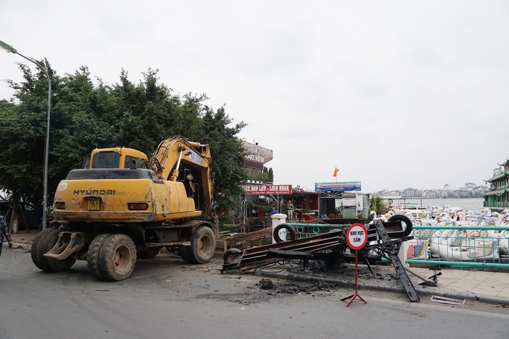 Cưỡng chế bến thủy hồ Tây: Du thuyền quá cũ có thể tháo dỡ tại chỗ cuong che ben thuy ho tay du thuyen qua cu co the thao do tai cho