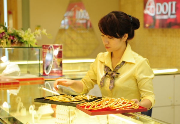 gia vang hom nay 282 nin tho cho thoi gam tien doi song