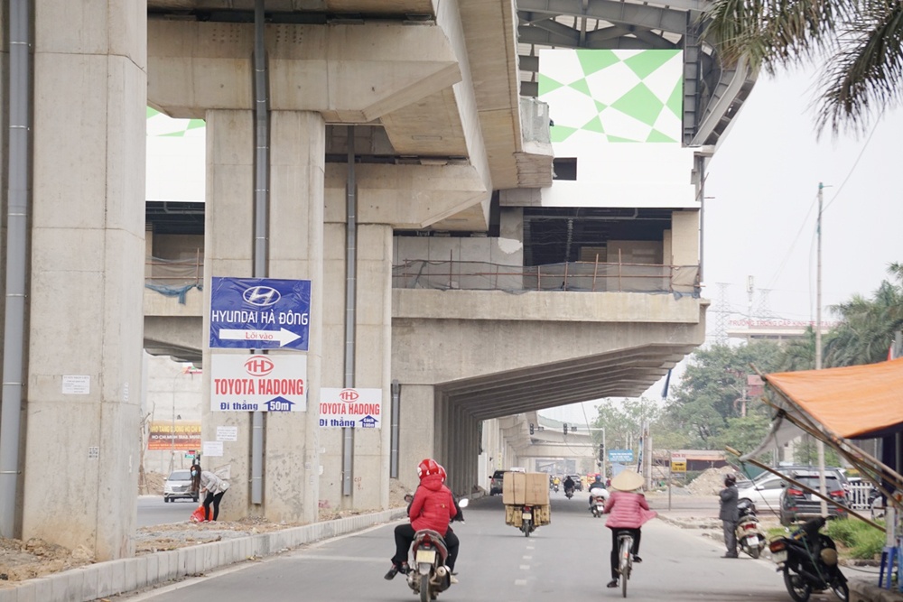 Đường sắt Cát Linh - Hà Đông 'nhem nhuốc' trước ngày thử nghiệm duong sat cat linh ha dong nhem nhuoc truoc ngay thu nghiem