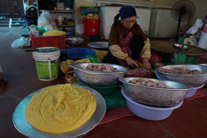 ve noi dan ong goi ca tram chiec banh chung moi ngay