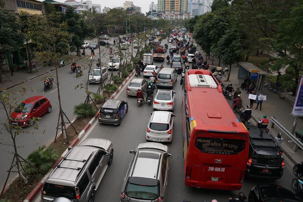 Ùn tắc khắp nơi ở Thủ đô trong những ngày cận Tết Nguyên đán un tac khap noi o thu do trong nhung ngay can tet nguyen dan