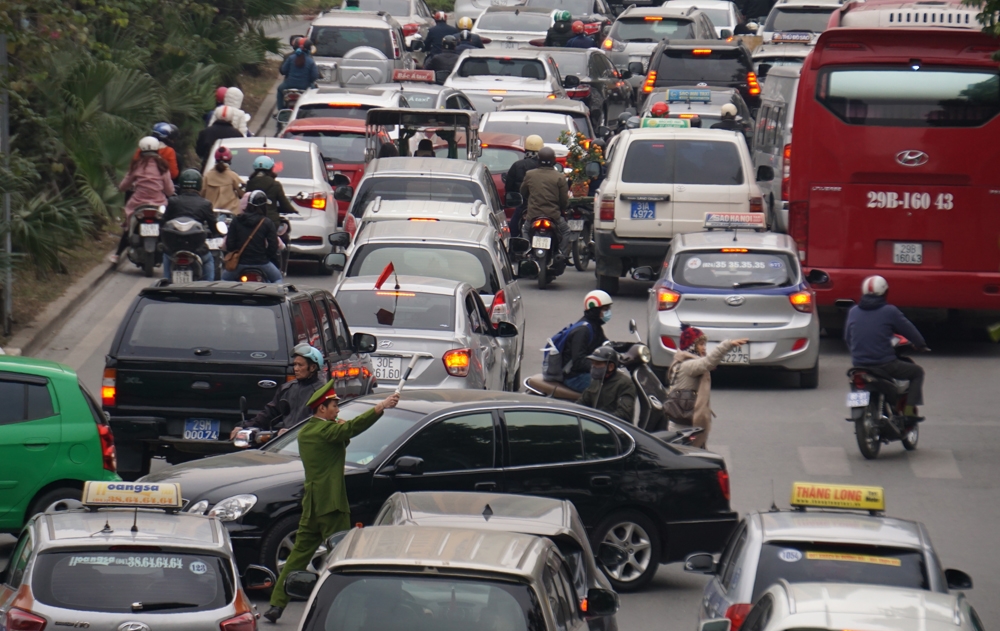 Ùn tắc khắp nơi ở Thủ đô trong những ngày cận Tết Nguyên đán un tac khap noi o thu do trong nhung ngay can tet nguyen dan