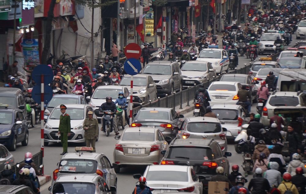 Ùn tắc khắp nơi ở Thủ đô trong những ngày cận Tết Nguyên đán un tac khap noi o thu do trong nhung ngay can tet nguyen dan