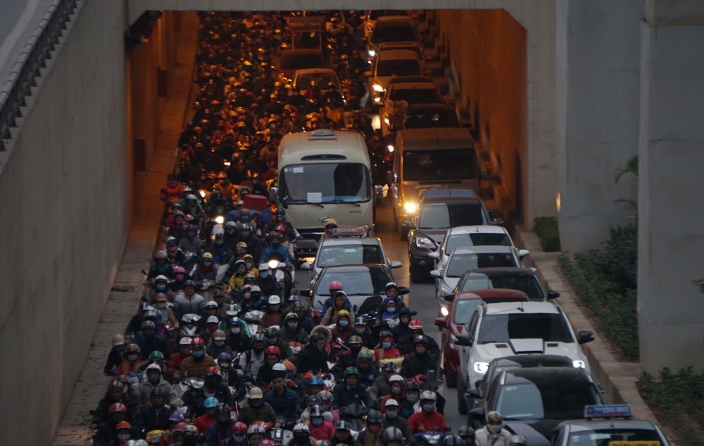 Ùn tắc khắp nơi ở Thủ đô trong những ngày cận Tết Nguyên đán un tac khap noi o thu do trong nhung ngay can tet nguyen dan