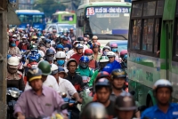 nga tu trong diem truc trac den tin hieu hang ngan nguoi chon chan