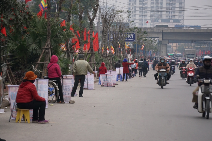 bao hiem 20000 dong tran xuong long duong don nguoi di xe may ve que an tet