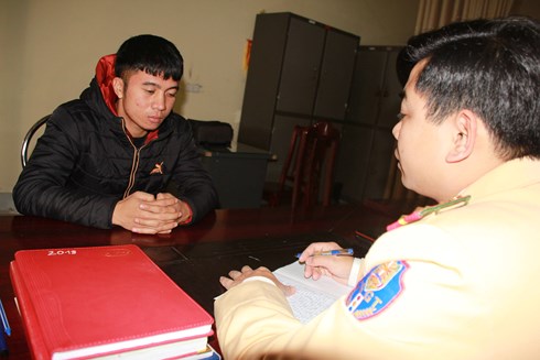 xe cuu thuong dam nguoi bi thuong roi nhan ga bo chay
