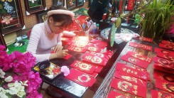 Bà Đồ trổ tài cho chữ ở phố ông Đồ