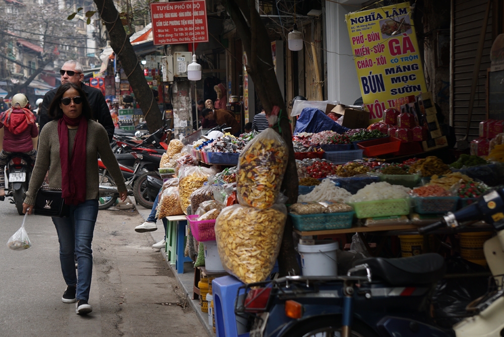 ha noi hang tet chiem het via he