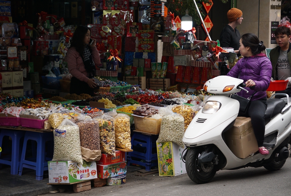 ha noi hang tet chiem het via he