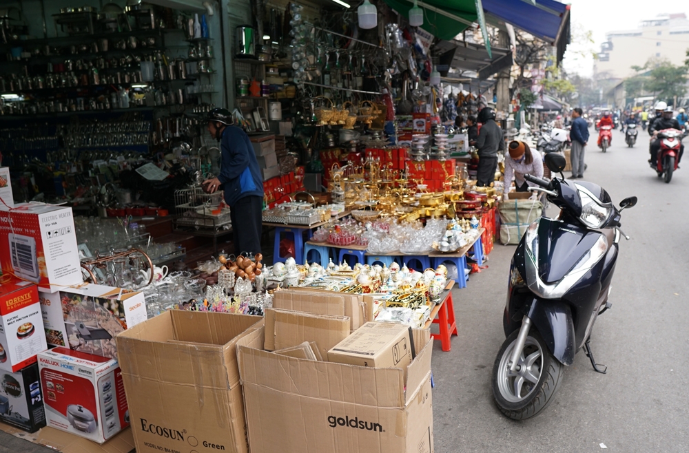 ha noi hang tet chiem het via he