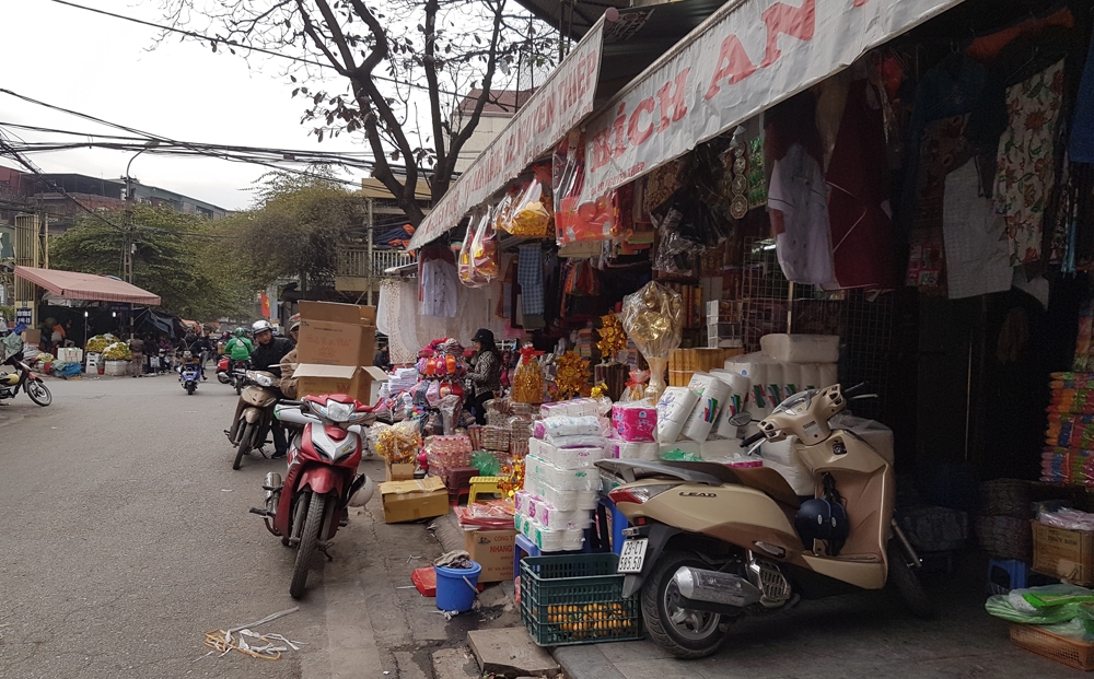 ha noi hang tet chiem het via he