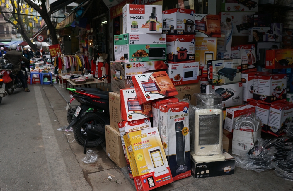 ha noi hang tet chiem het via he