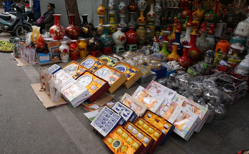 ha noi hang tet chiem het via he
