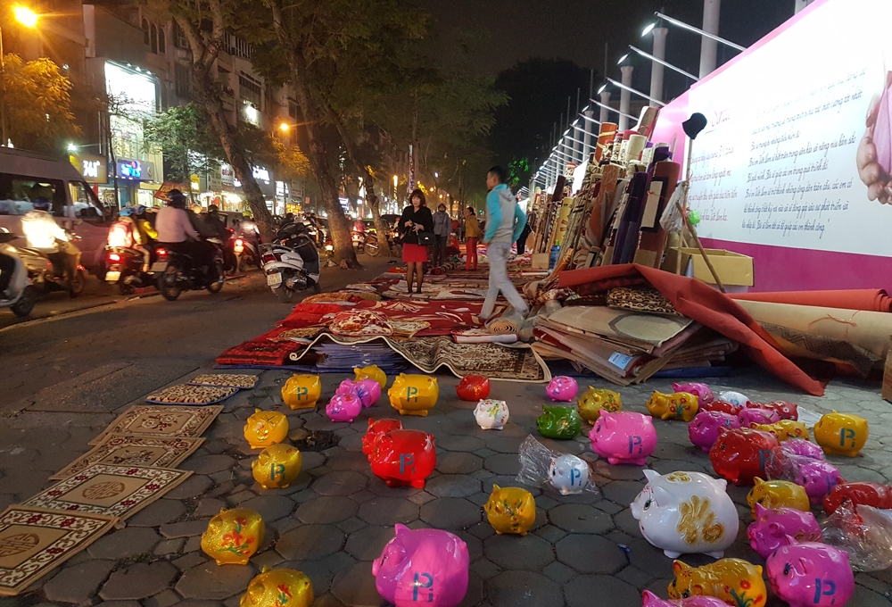 ha noi hang tet chiem het via he