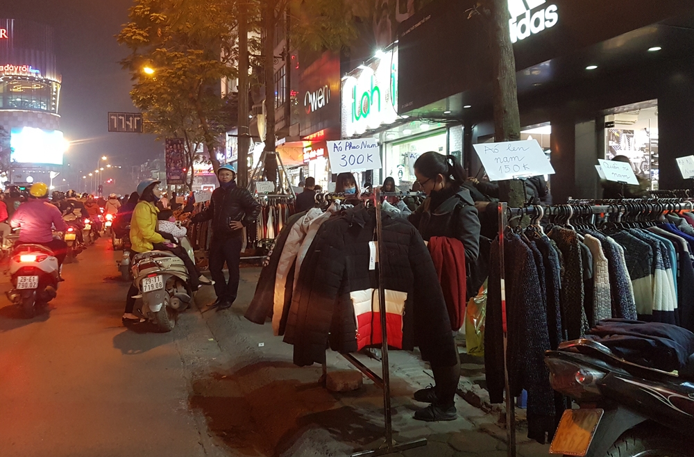 ha noi hang tet chiem het via he