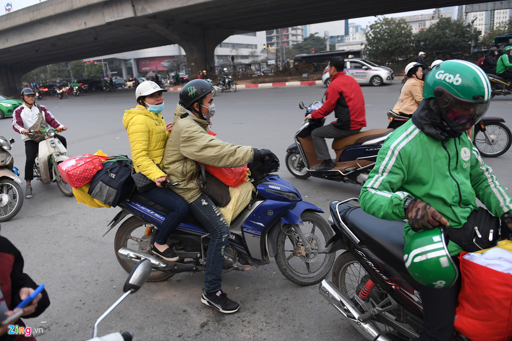 linh kinh tivi canh dao ve que an tet sau ngay lam viec cuoi cung